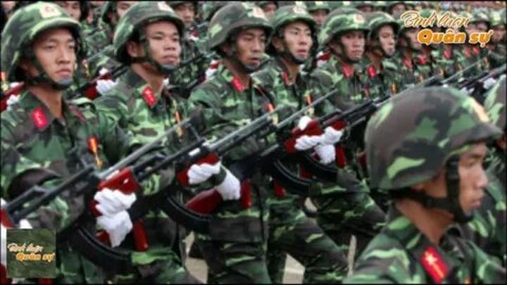 Xu hướng 4 kiểu áo sơ mi dìm dáng, xỉn: Hotspot Matrix tiết lộ bí quyết video viral